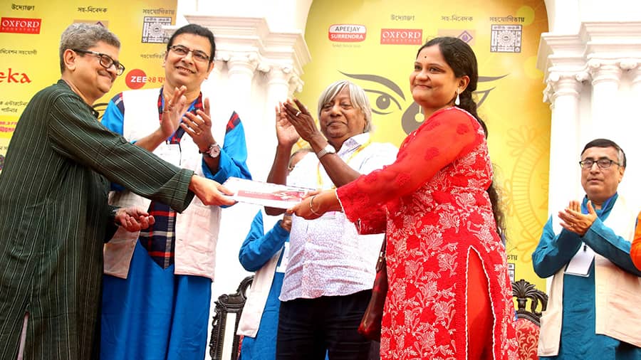 Participation certificates being distributed during Totkhunik Tatkhunik, an instant poetry-writing competition, at the Apeejay Bangla Sahitya Utsob 2019.