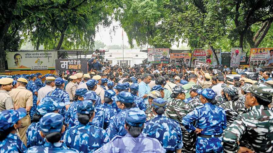 Security personnel deployed to stop Congress protesters in New Delhi on Friday.