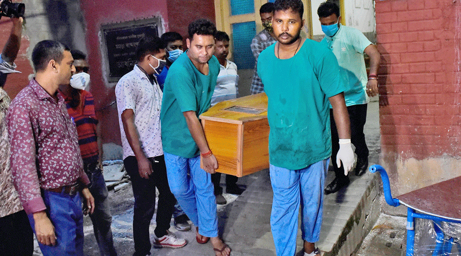 The body of CISF assistant sub-inspector Ranjit Kumar Sarangi being brought out of the SSKM Hospital morgue on Sunday evening.