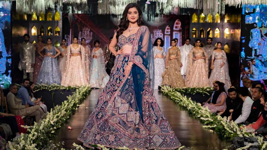 Actor Darshana Banik wore a twilight-hued lehenga with immaculate zardosi work