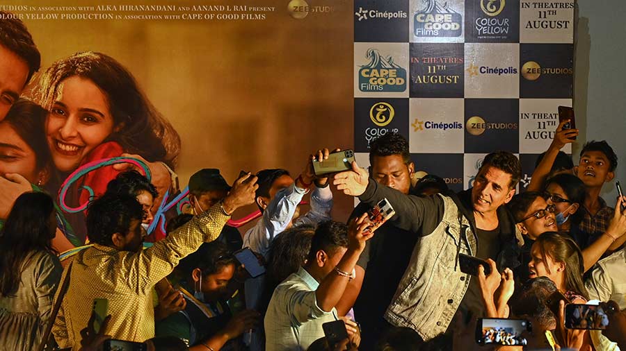 The sport that he is, Akshay took a selfie with his fans at the event.  Raksha Bandhan releases at the theatres on August 11. 