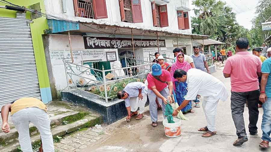 Cleanliness drive at Diamond Harbour in South 24-Parganas district on Monday to prevent dengue.