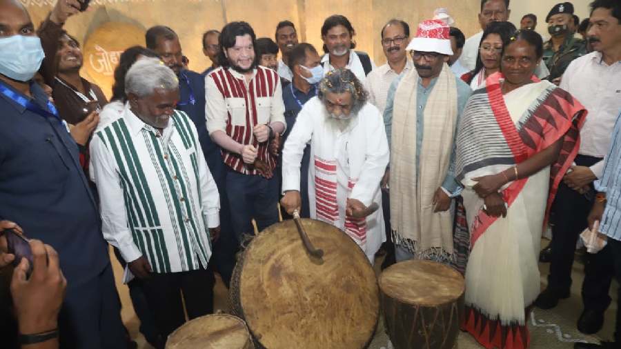 Shibu Soren beating a Niagara (tribal drum) at the inaugural function as others, including Chief Minister Hemant (in a typical hat) and Tribal Welfare Minister Champai Soren, look on
