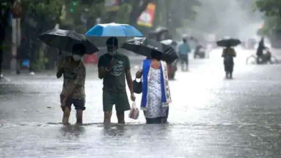 Locals stranded in rains in Kolhapur