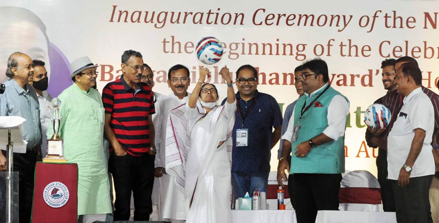 West Bengal chief minister Mamata Banerjee inaugurated the new club tent at Mohun Bagan Athletic Club on the Maidan on Wednesday. Sports and youth affairs minister Arup Biswas, former footballer Subrata Bhattacharya and club director Srinjoy Bose were present at the event. Mohun Bagan made the chief minister a lifetime member of the club.