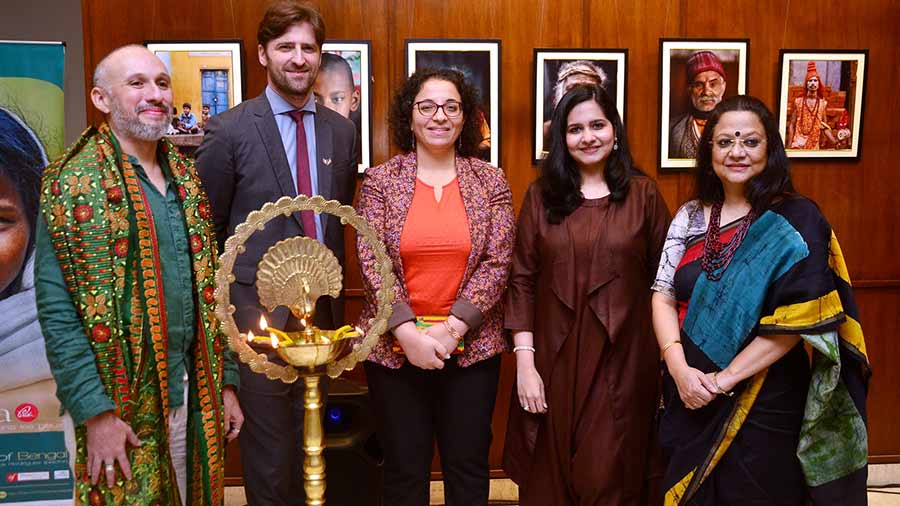 (L-R) Photographer Juan Carlos Rodriguez, Alliance francaise du Bengale director Nicolas Facino, deputy consul general of France in Kolkata  Nawal Ghedhaifi, branding and communication chief Manisha Jain, and Prabha Khaitan Foundation's executive trustee Anindita Chatterjee.