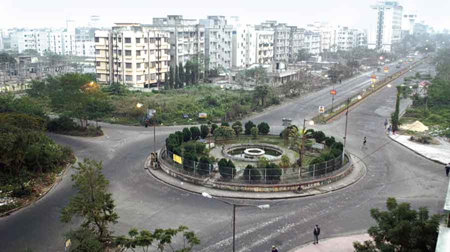 Early residents recall empty streets without  traffic jams