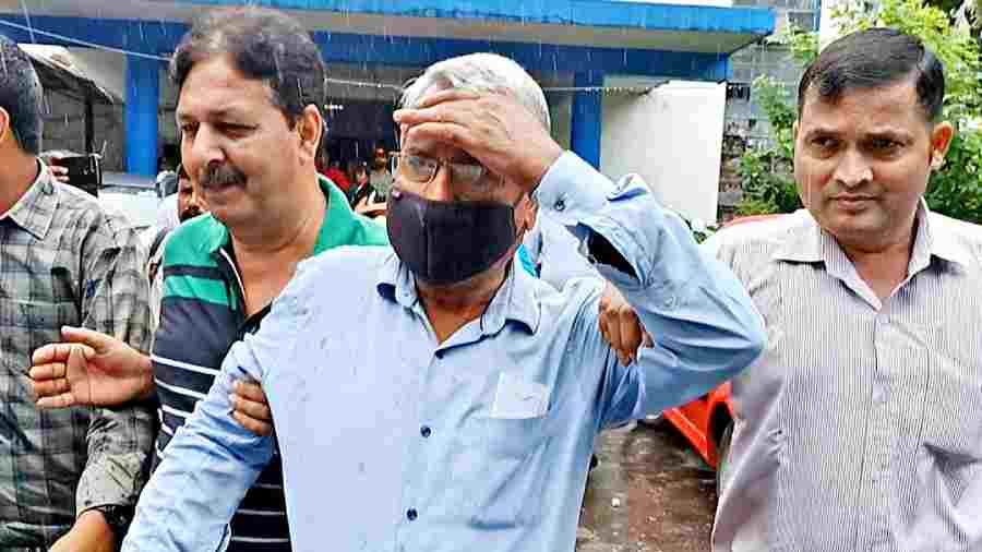  Ashok Saha, former secretary of the commission, being produced at Alipore Judges Court on Thursday. Both Sinha and Saha are in masks.