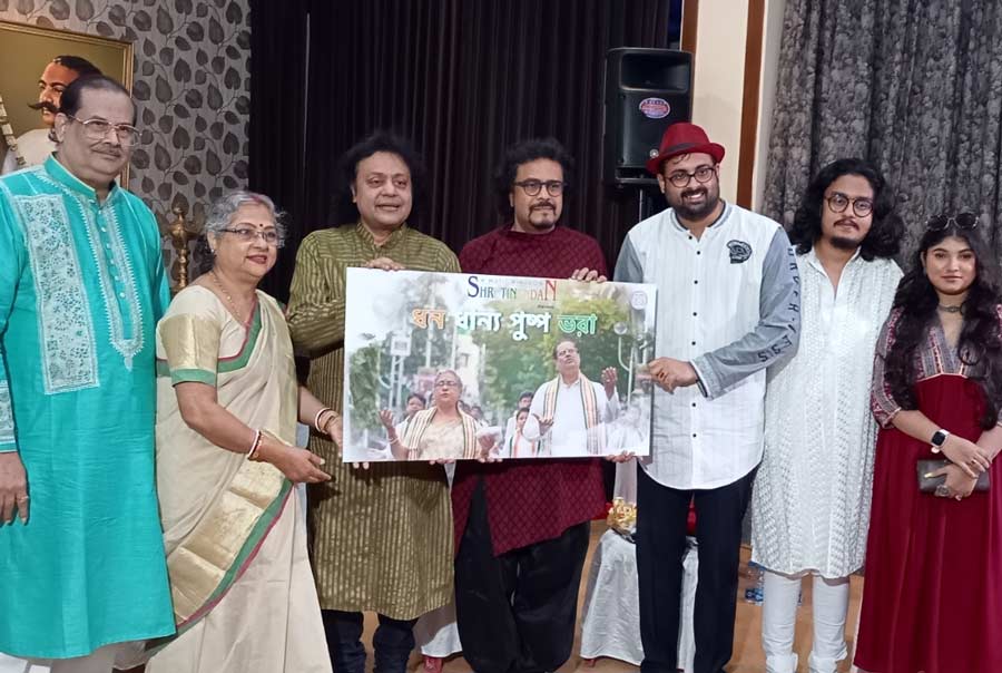 Hindustani classical music school Shrutinandan released a new music video titled ‘Dhana Dhanya Pushpa Bhara’ on Friday to Commemorate India’s 75th Independence Day. Stalwart musicians like Ajoy Chakraborty, Bickram Ghosh and Tanmoy Bose were present at the launch.