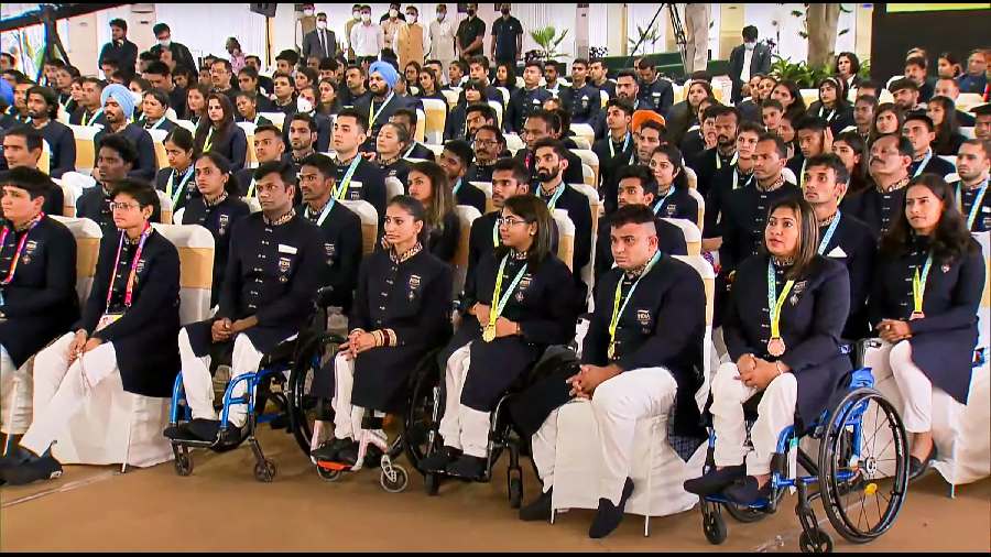 Members of the Indian contingent for Commonwealth Games 2022 during their interaction with Prime Minister Narendra Modi