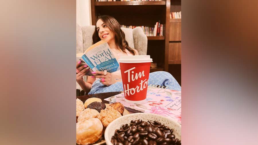 Tim Hortons just opened their first location in India. I don't know about  you, but I think the Desi menu is way better. I wonder if they have  Kashmiri Chai. 🤤 