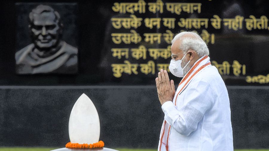 Prime Minister Narendra Modi pays tribute to former Prime Minister Atal Bihari Vajpayee 