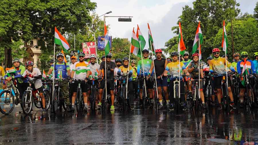 Tricolour fluttering, 150 cyclists ride around city for ‘Har Cycle Par Tiranga’