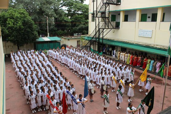 The celebrations at Loreto Day School Elliot Road started with the march past led by the student council after which the Indian flag was hoisted by the Chief Guest, Sr. Geraldine Moktan. Soon after the salutation the National Anthem was sung with fervour. 