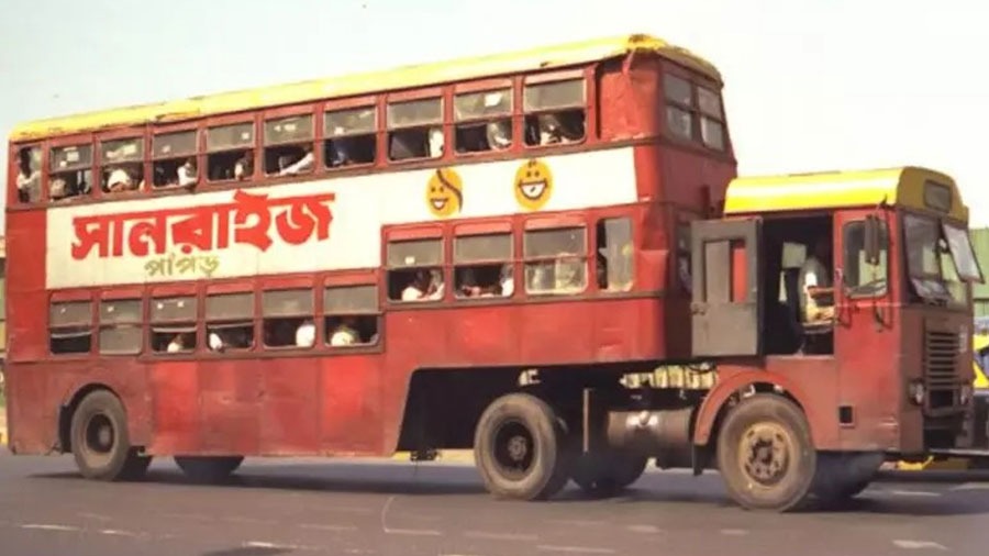 A double-decker bus in Kolkata in the ’90s 