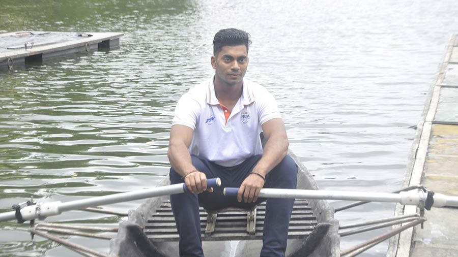 Achinta Sheuli tries his hand at rowing in the Rabindra Sarobar