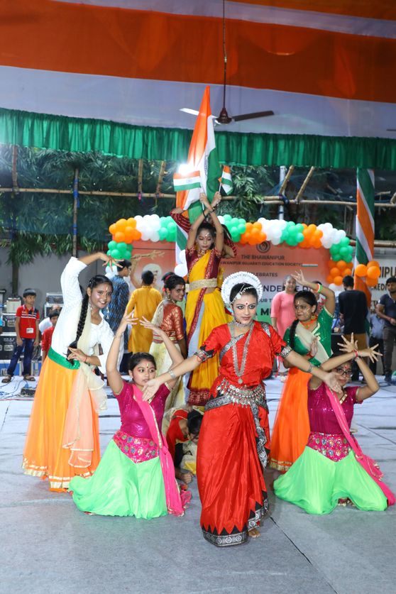 The students Bhawanipur Gujarati Education Society celebrated Independence Day by hoisting the national flag, followed by a ceremonial march past. They also presented an onstage enactment of the life saga of Birsa Munda, an Indian tribal freedom fighter. This was followed by a cultural program with recitation, songs, and dance performances by the students. Around 200 participants and 500 spectators gathered to make the day memorable.