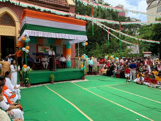 Students and teachers of the Seventh Day Adventist Sr Sec School celebrated Independence day with the customary flag hoisting and cultural performances. Students were dressed in uniform, with the performers displaying the national flag. The school premises were beautifully decorated for the occasion in shades of green and saffron.