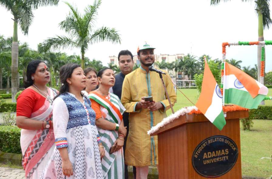 While this year the rains tried to play spoilsport, it couldn’t dampen the patriotic spirit of Adamas University. Celebrating India’s 76th Happy Independence Day, everybody was present at the campus by 8.30 am, looking all sharp and attentive.
