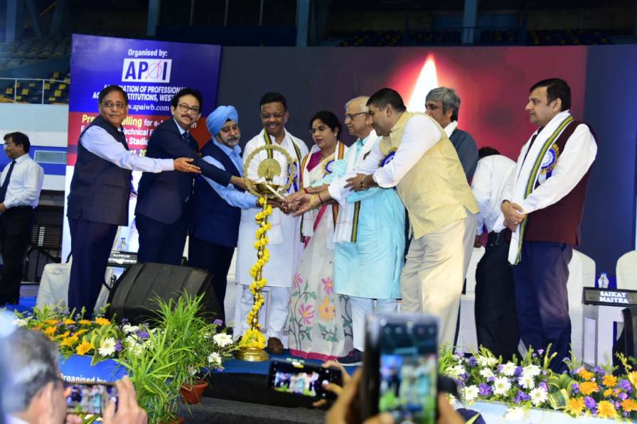 President & General Secretary of APAI inaugurated the Counselling Fair 2022 along with the honourable guests 