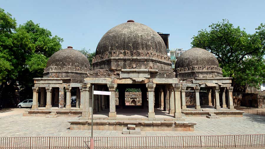 On either side of the tomb complex are two old heritage structures that were once of immense importance. On one side is the madrasa, which was once an important centre of learning and attracted students from far and wide. Today, only some of its domed structures and pillared halls remain. North of the tomb is a three-dome building (in picture), which probably served as a hall for public audience 