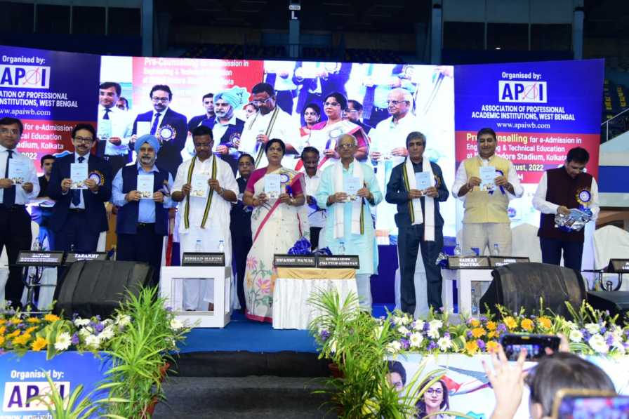 President & General Secretary of APAI, Vice-Chancellor of MAKAUT, Honourable mayor of the Kolkata and other honourable guests were the part of the inaugural ceremony
