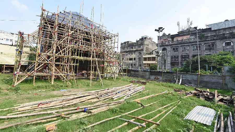 Kolkata Municipal Corporation puts Mohammad Ali Park puja pandal construction on hold