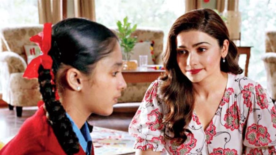 Prachi Desai as Ranjana, a child psychologist, in the film Forensic, streaming on Zee 5