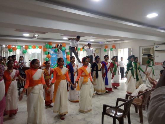 Young Horizons School, Kolkata celebrated “Azadi Ka Amrit Mahotsav” 75 years of Independence of India. Students of the school gave their brilliant performances which included recitations, songs, dances and a skit. The chief guest, Sri Tirthakar Dey, Officer-in-Charge of Survey Park Police Station, was warmly welcomed. He enlightened the students with the objectives that one should have in order to be a true citizen of India. The program ended with the inspirational words of Ms. Sarmistha Sen, Principal of Young Horizons School.