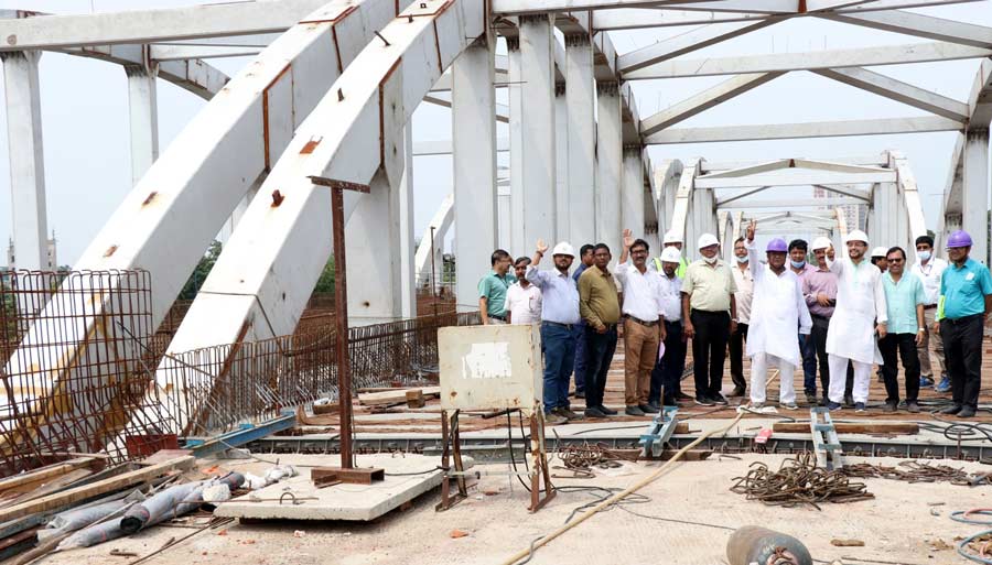 Kolkata’s deputy mayor Atin Ghosh inspects the progress of the construction of the new Tallah bridge on Thursday.