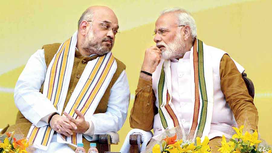 Narendra Modi and Amit Shah (L)