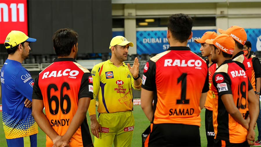 Dhoni offering advice to youngsters after an IPL match between CSK and the Sunrisers Hyderabad (SRH)