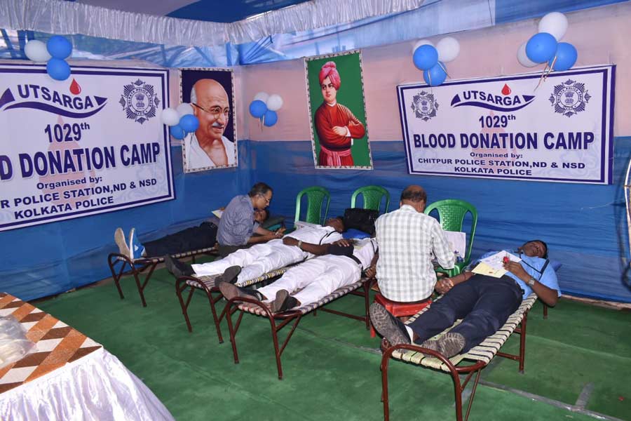 Three blood donation camps were organised across the city by Kolkata Police on Saturday. Around 190 police personnel took part in ‘Utsarga’, the voluntary blood donation initiative.