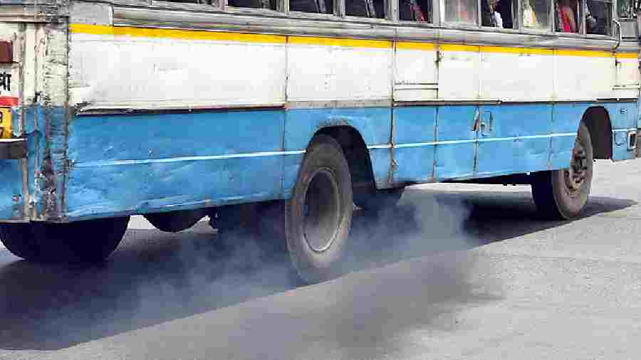 A polluting vehicle in the city. 