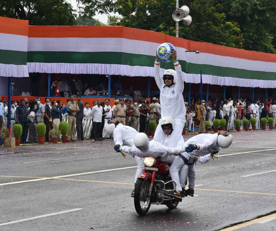 Police personnel perform at the Independence Day parade on Monday, August 15.