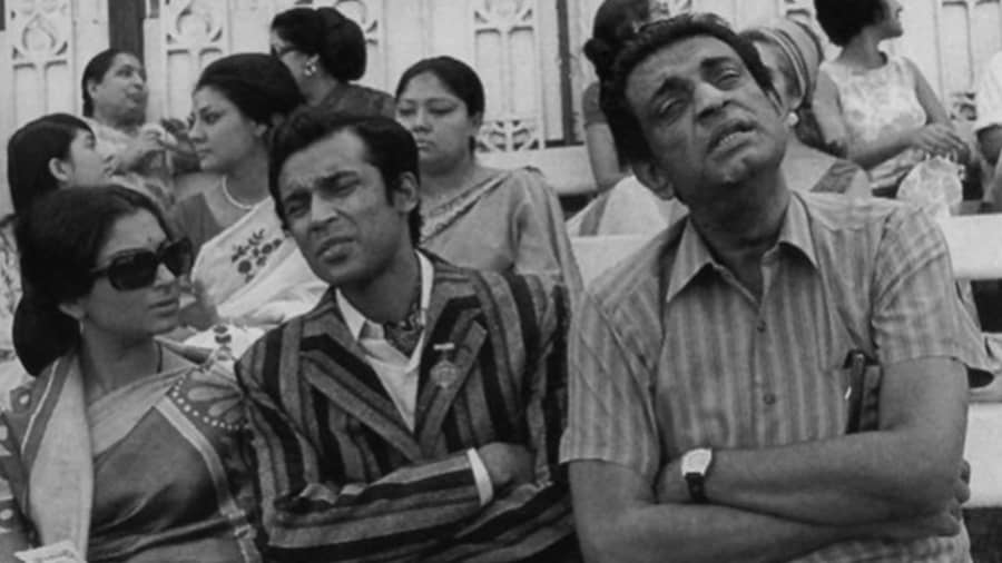 Satyajit Ray explains a scene to Barun Chanda and Sharmila Tagore during the shooting of Seemabaddha at the race course 