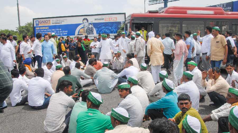 A protest and block traffic movement at the DND flyway in Noida