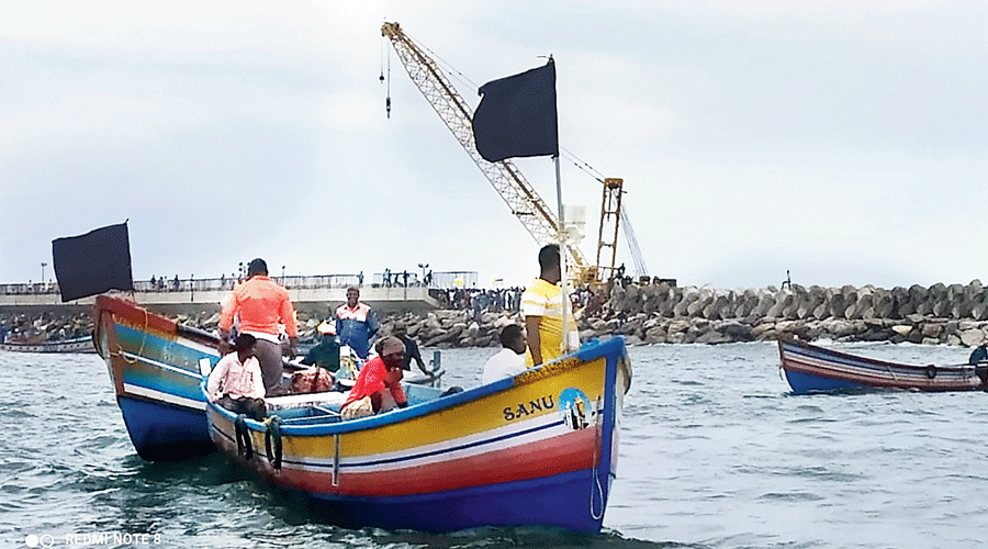 Protesting fishermen sail towards the Vizhinjam seaport in Thiruvananthapuram on Monday. They were  joined by hundreds who broke into the  construction site from the land route.