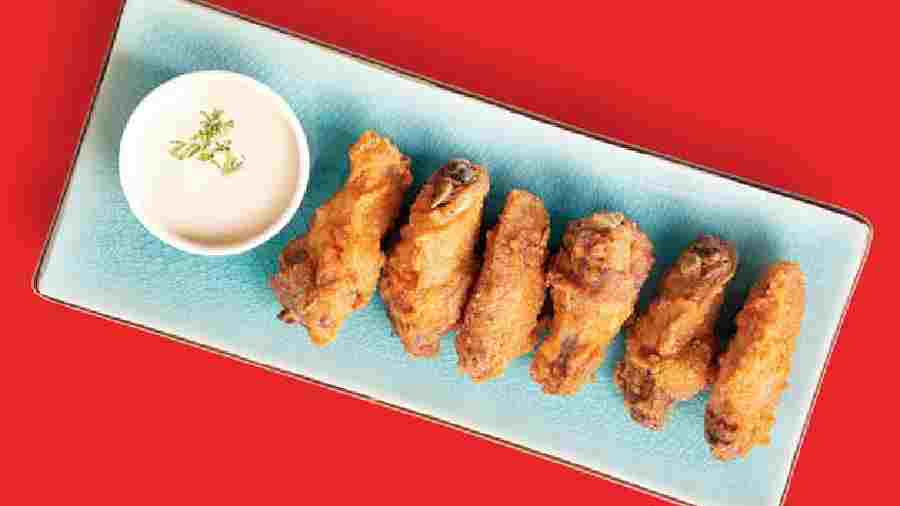 Hot & Spicy Wings: Deep-fried chicken wings are coated with spicy hot sauce, proving yet again that you can never go wrong with some good old chicken wings. Rs 245