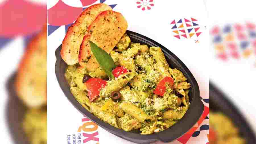 Perky Pesto Chicken Pasta: This pasta has hand-ground coarse pesto sauce tossed with penne and diced chicken, grated Parmesan cheese drizzle, served with garlic bread, and is sure to fill up both your stomach and heart. Rs 265