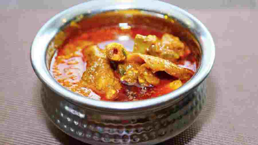 Mutton Rogan Josh: If you are looking for a mutton option, try the Rogan Josh with tender meat falling off the bones. Not too spicy, it goes well with both breads and rice options. Rs 295