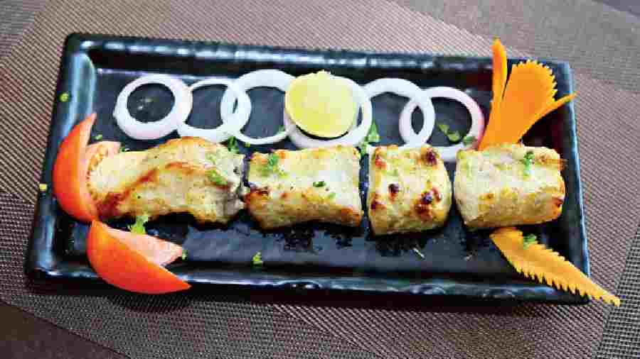 Xentilioua Fish Tikka: Sizeable and delish with a hint of smoky tandoor flavour, this plate of fish tikka with a pinch of lemon is the perfect starter dish. Rs 405