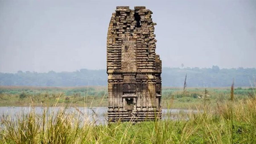 The submerged stone temple in Telkupi