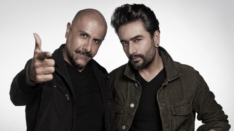 Vishal-Shekhar :-'Tu Aashiqui Hai' from 'Jhankaar Beats' (2003) Bollywood's popular duo Vishal-Shekhar has often collaborated with KK to make extraordinary beats. 'Tu Aashiqui Hai' is one such beat. This song echoes through all the seasons of the heart