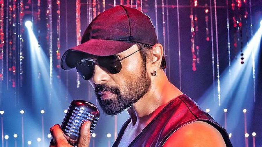 Himesh Reshammiya: - 'Soniye' from 'Aksar' (2005) Having collaborated on almost 25 songs together, the two artistes' 'Soniye' is a romantic tune that strums the beat of one's heart