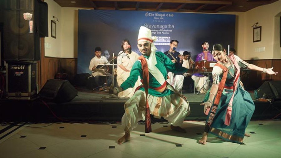 Jasashwi Chowdhury and Pallabi Ruj in performance