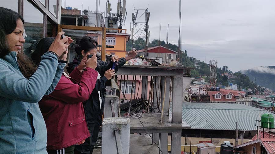 A clear day in Darjeeling? Out come the cameras to capture Kanchenjunga from the Hideout’s cafe balcony