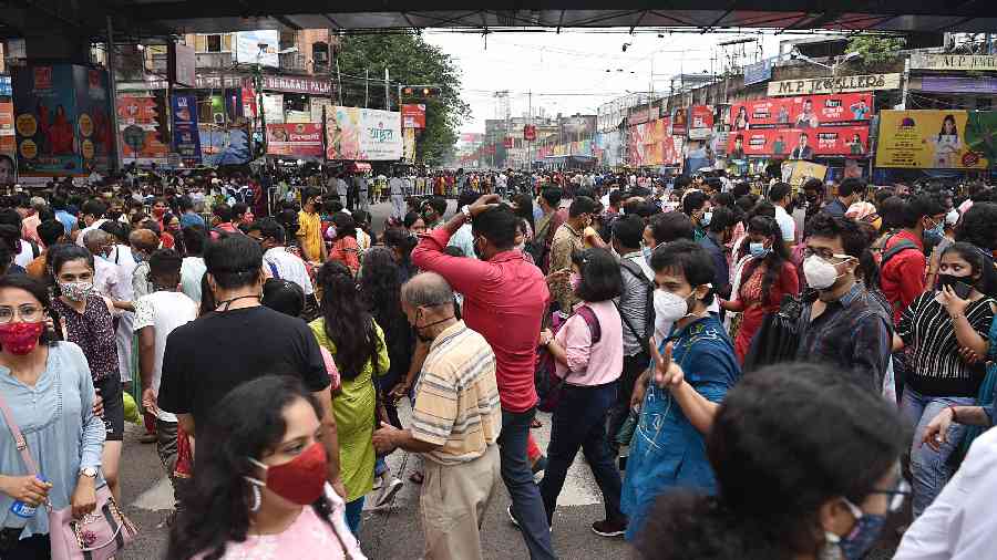 Shoppers in Gariahat ahead of Durga Puja last year