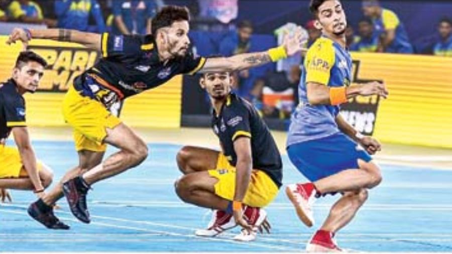 A match in Ultimate Kho Kho, in progress.