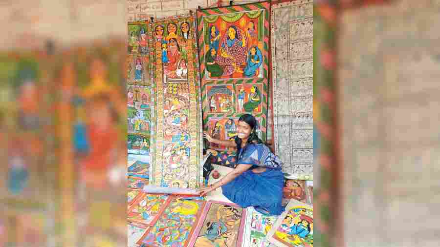 At Pingla village in West Midnapore, a Patachitra Folk Art Centre has been developed as part of Rural Crafts Hubs, a project supported by Unesco and the department of micro, small and medium enterprises and textiles, Government of West Bengal. 